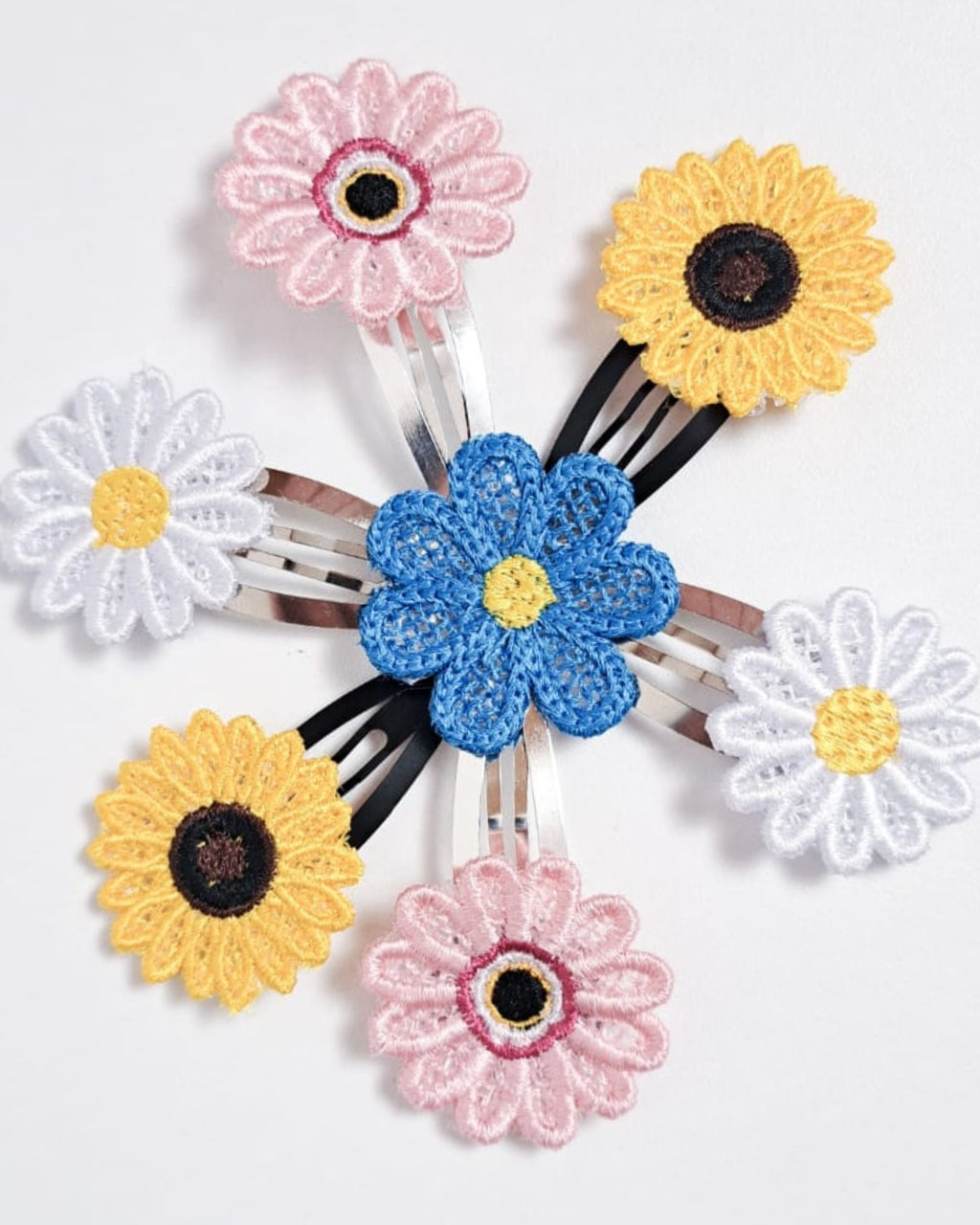 Clame diverse modele și culori